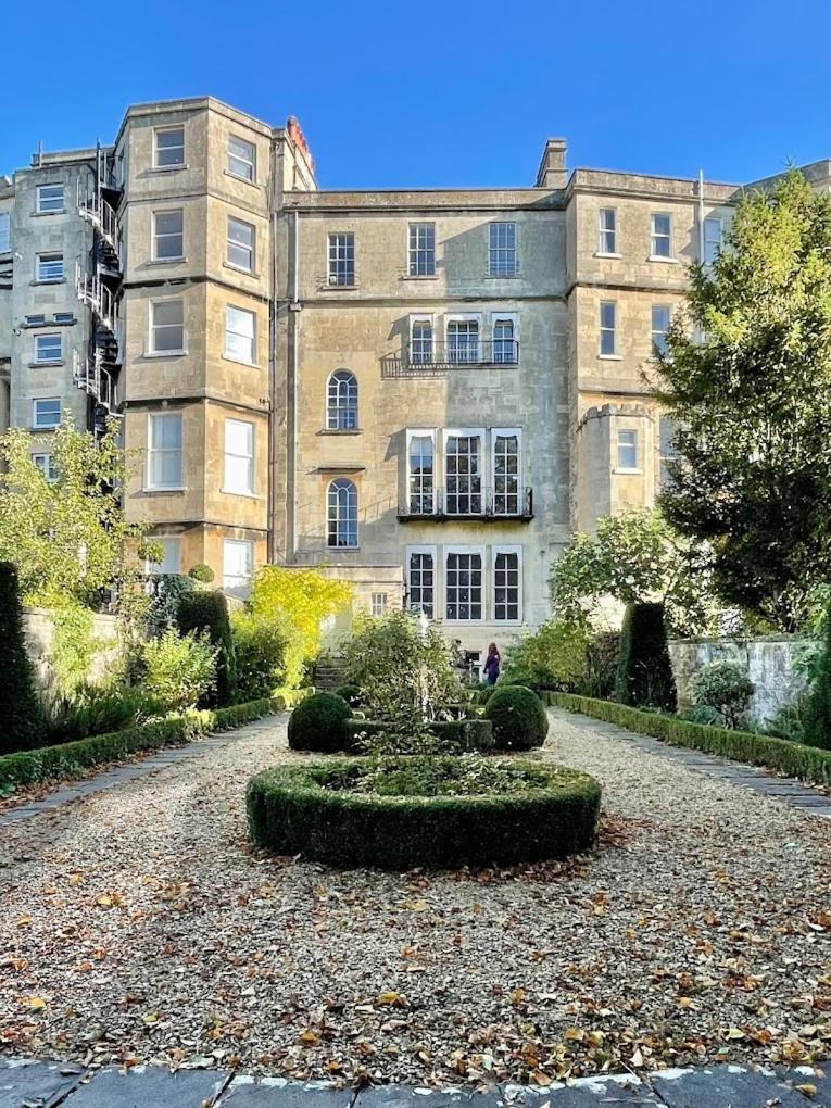 18 The Circus Apartment Бат Экстерьер фото